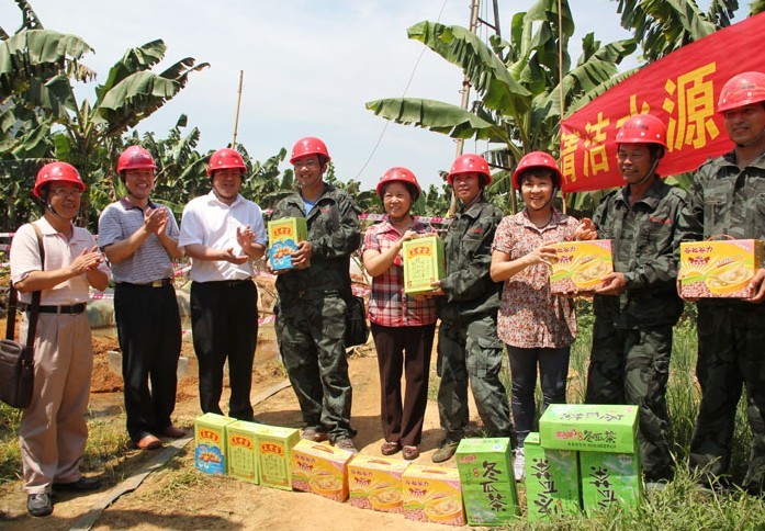区总工会、地矿局炎炎夏日送“清凉”