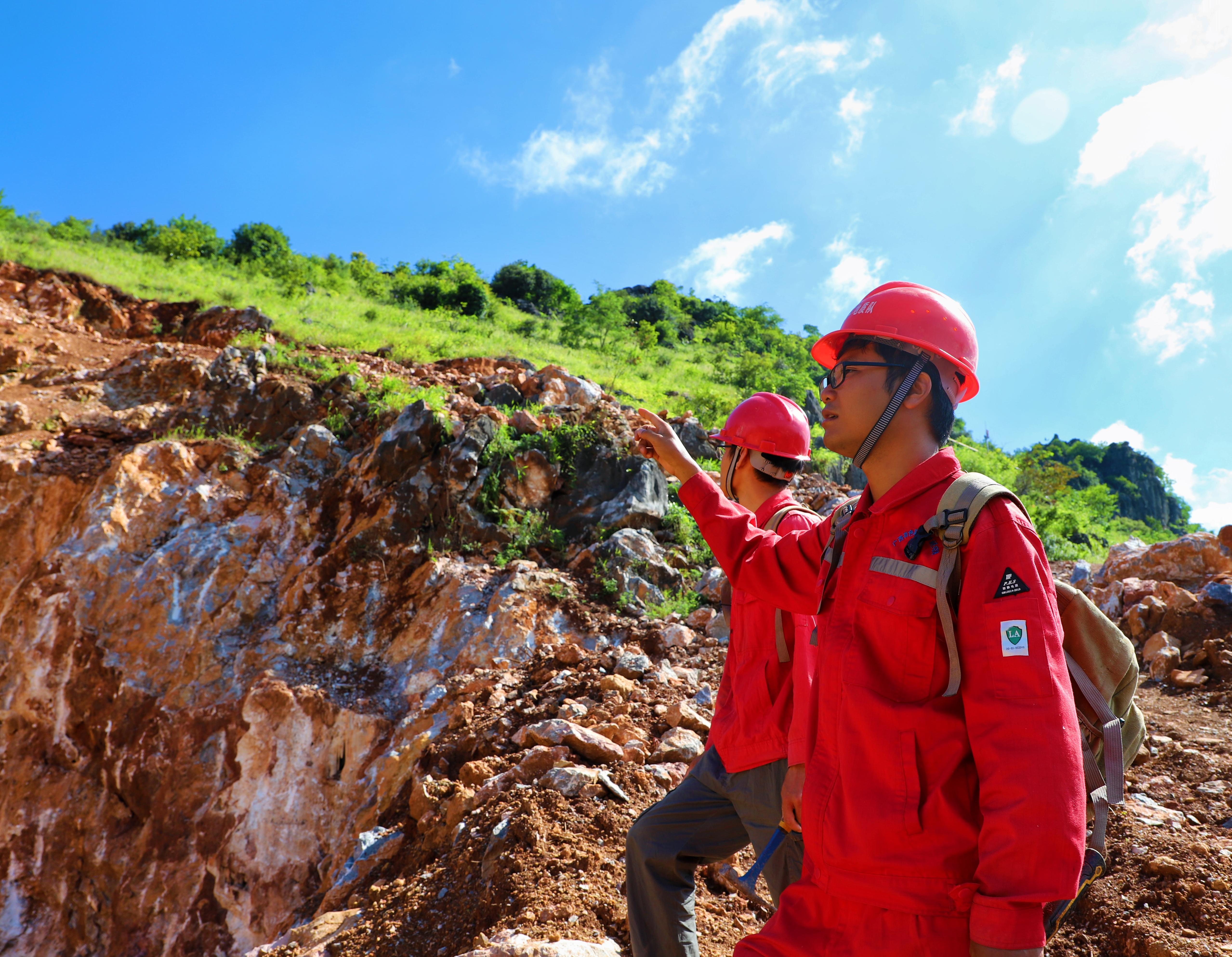 踏足山巅 精益求“金”|我院技术员在云南省滇东南某矿区地质勘查项目开展金矿勘查