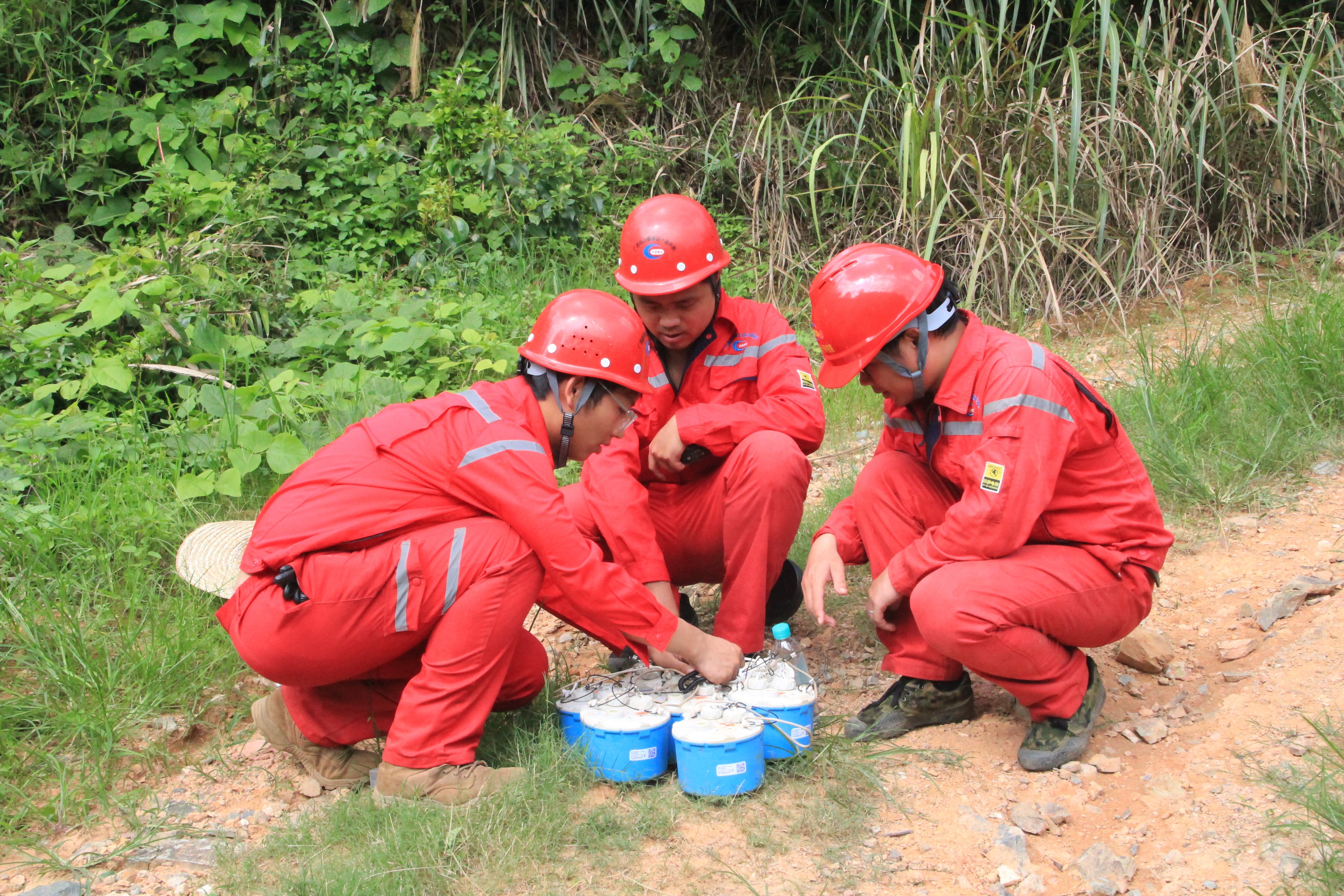 积极服务广西佛子矿业有限公司2025年矿山隐蔽致灾因素普查治理项目